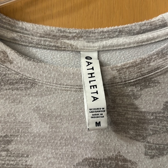 Athleta Women’s Pure Luxe Camo Printed Sweatshirt Gray Size Medium - Picture 4 of 10